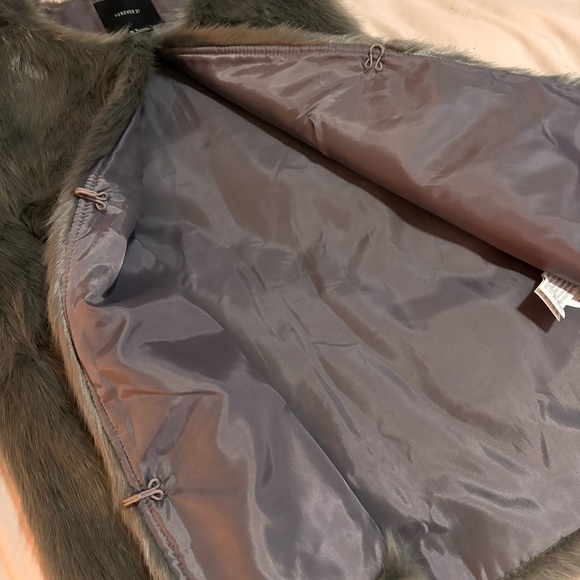 Faux Fur Vest Dark Gray Size Small Forever 21 - Picture 6 of 10